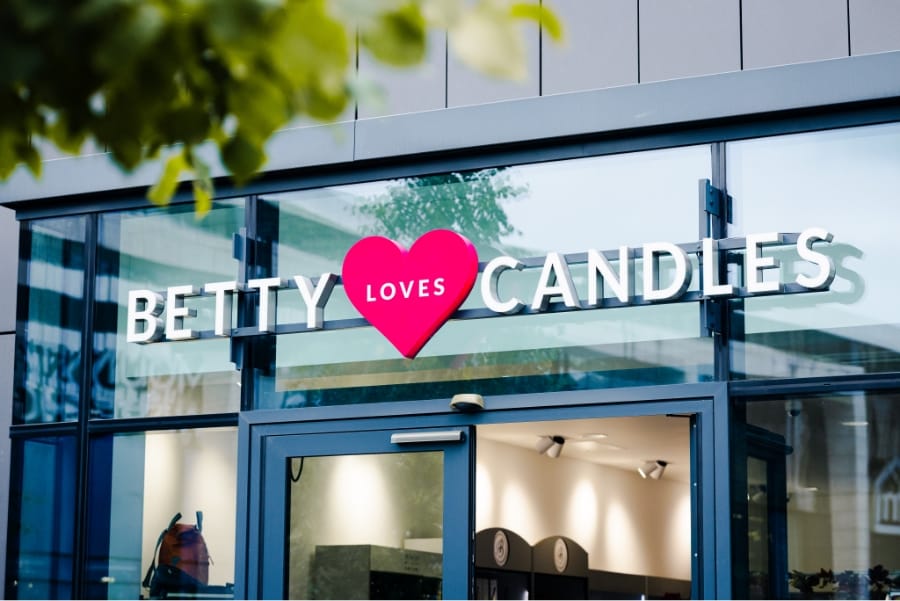 Betty Loves Candles 1 betty loves candles